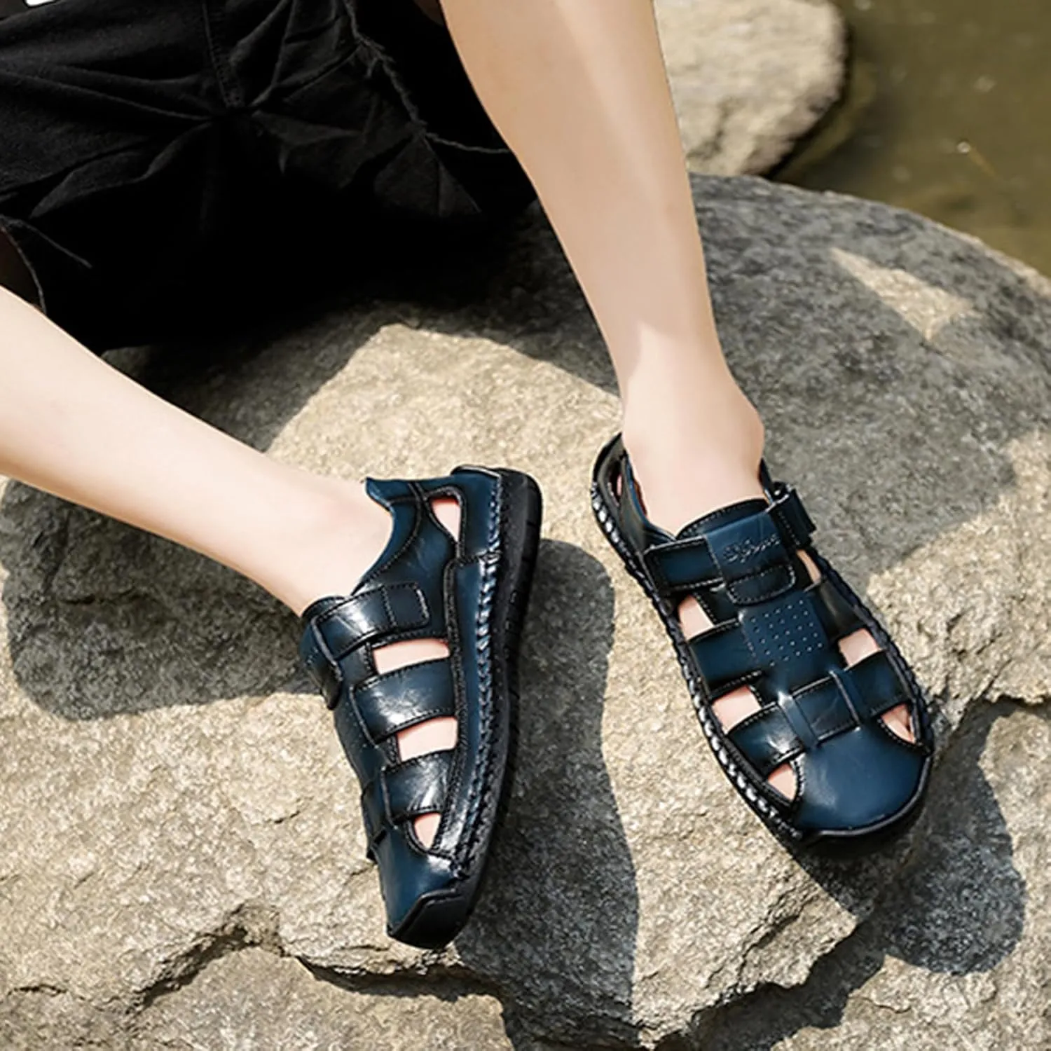 Men's Leather Hollow Out Hook Loop Flat Fisherman Sandals Closed Toe Head Soft Bottom Hand Stitching Wading Sandals Summer Comfort Anti-Slip Casual Wading Beach Sandals